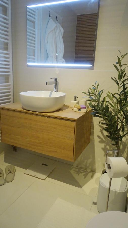 Petite Grey Apartment With Free Private Parking Zagreb Exterior foto