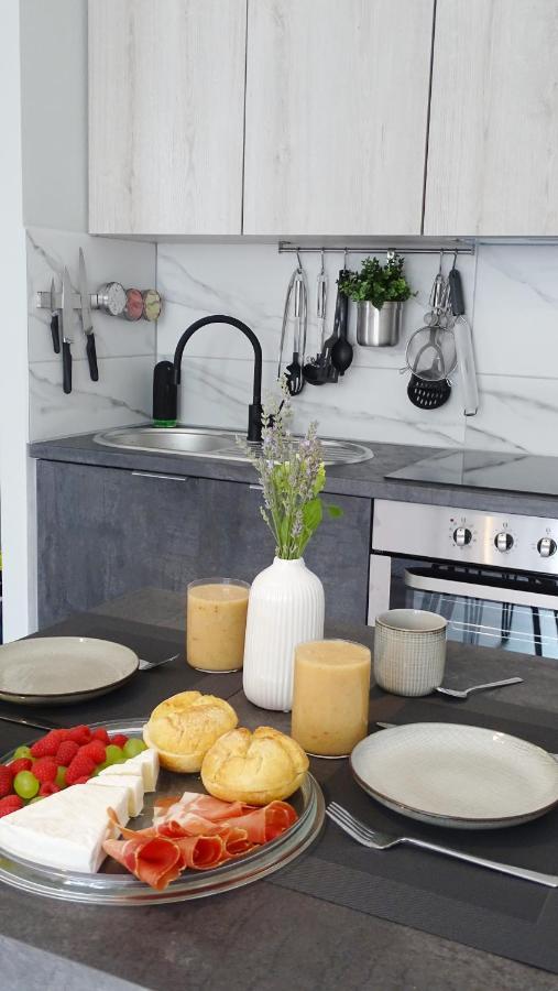 Petite Grey Apartment With Free Private Parking Zagreb Exterior foto